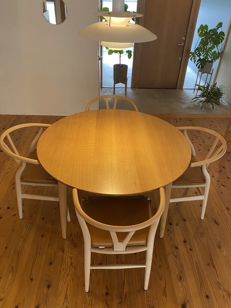 ダイニングテーブル