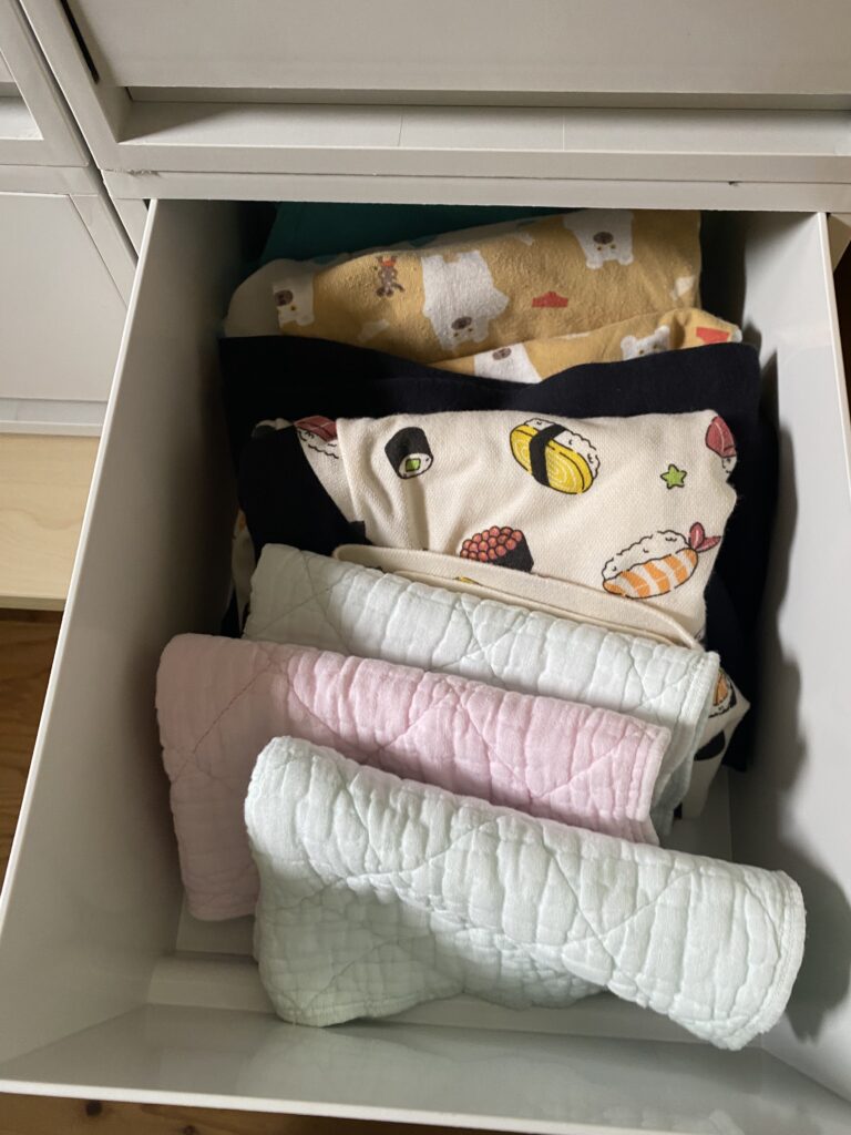 洗面脱衣所　衣類収納　実例　子供用パジャマ