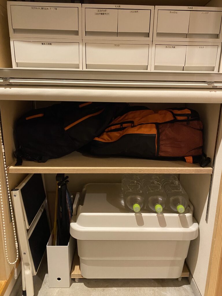 シューズクローク　防災用品　収納実例
