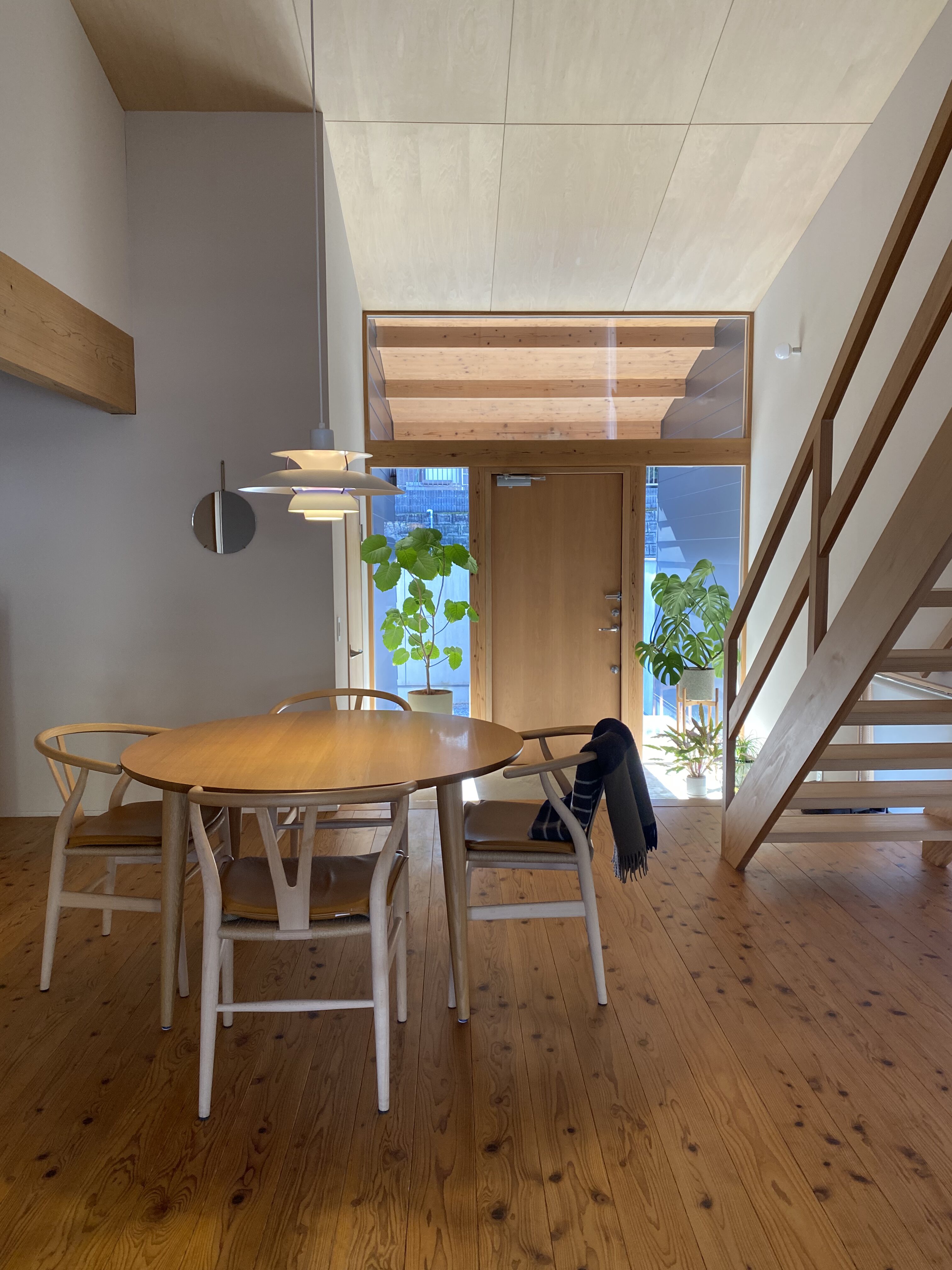 ダイニング玄関写真