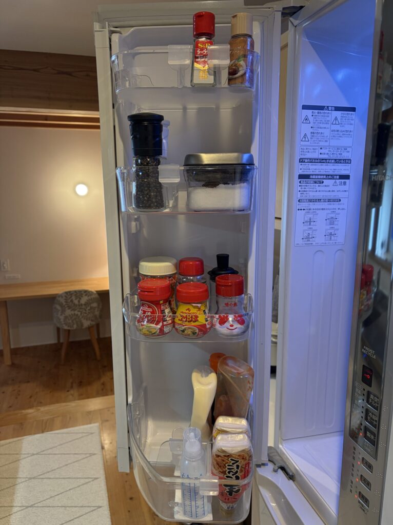 冷蔵庫左ドア 調味料収納 全体写真