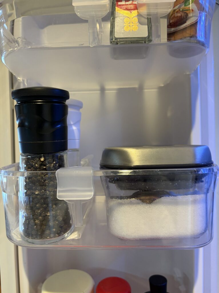 冷蔵庫左ドア 2段目 塩・こしょう 収納実例