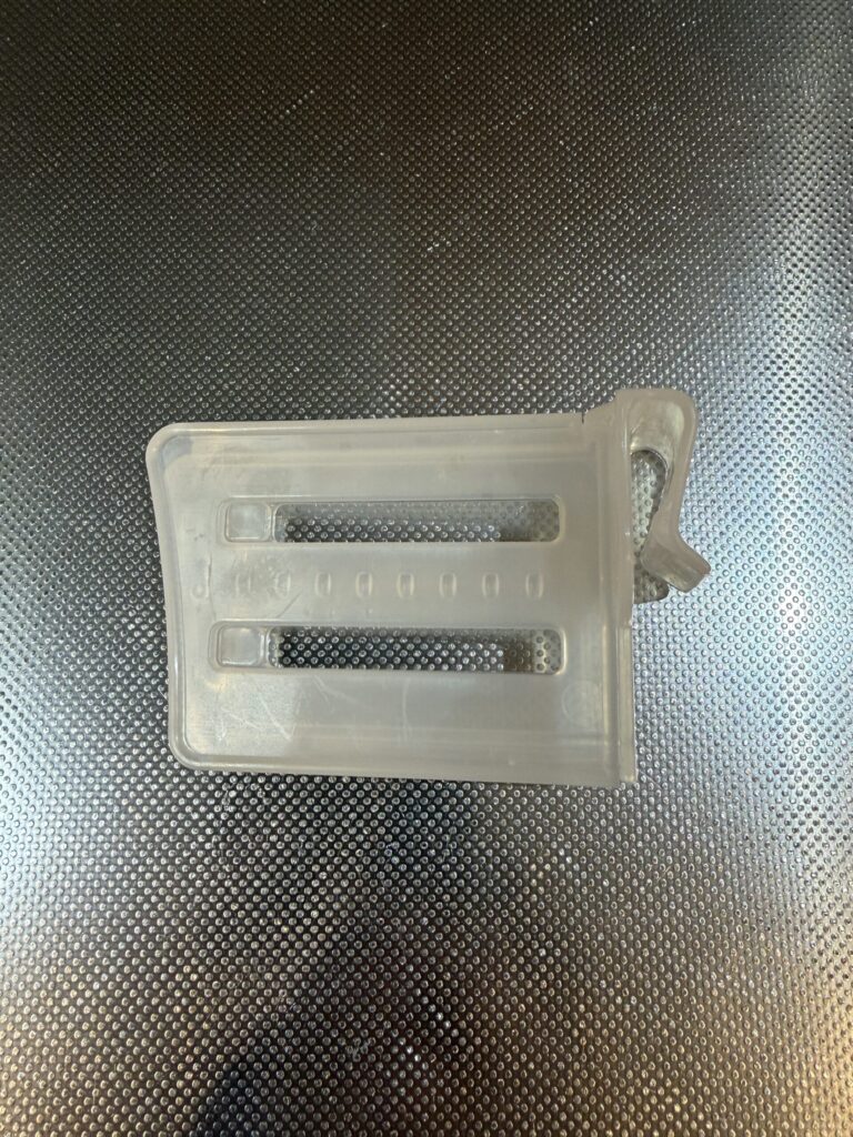 冷蔵庫左ドア 100均 伸縮仕切り 縮めた写真