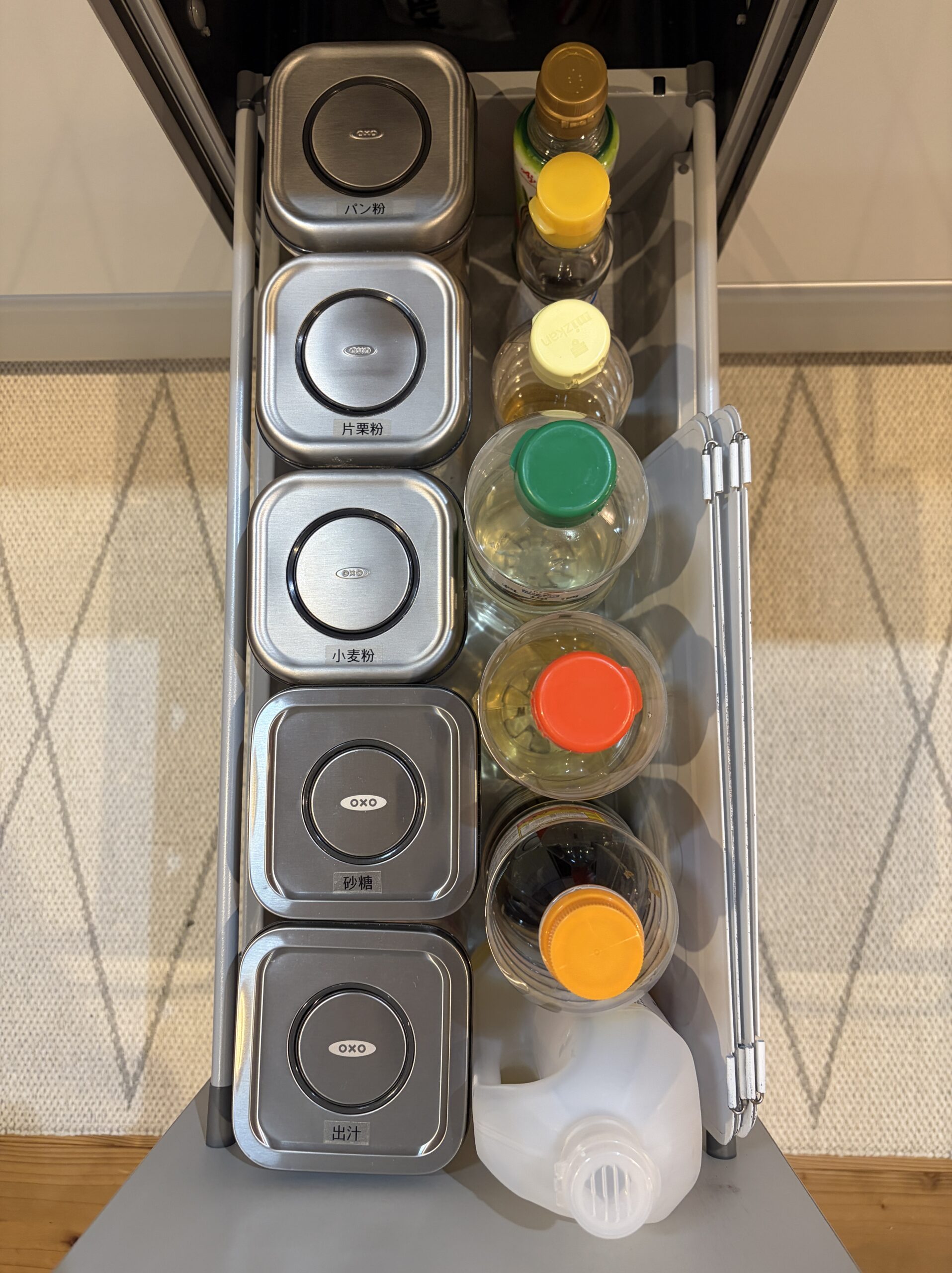 キッチン引き出し収納　粉類　液体　調味料　収納実例